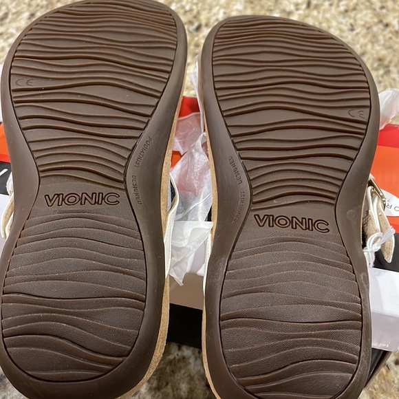 BNWT VIONIC SANDALS - Picture 6 of 7